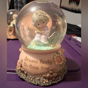 Precious Moments Snow-globe “Dreams Really Do Come True”